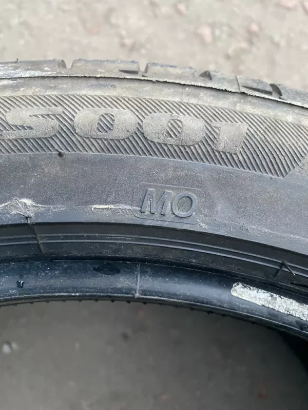 275 40 R19 101Y Bridgestone Potenza S001 MO 4MM - Image 3