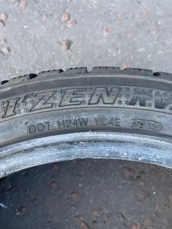 275 40 R20 106W Kumho Asymmetric Izen RV XL 6MM - Image 2