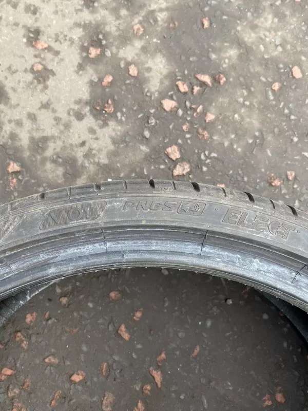 275 30 R21 98W XL Pirelli P Zero VOL PNCS ELECT 4.5-5MM - Image 3